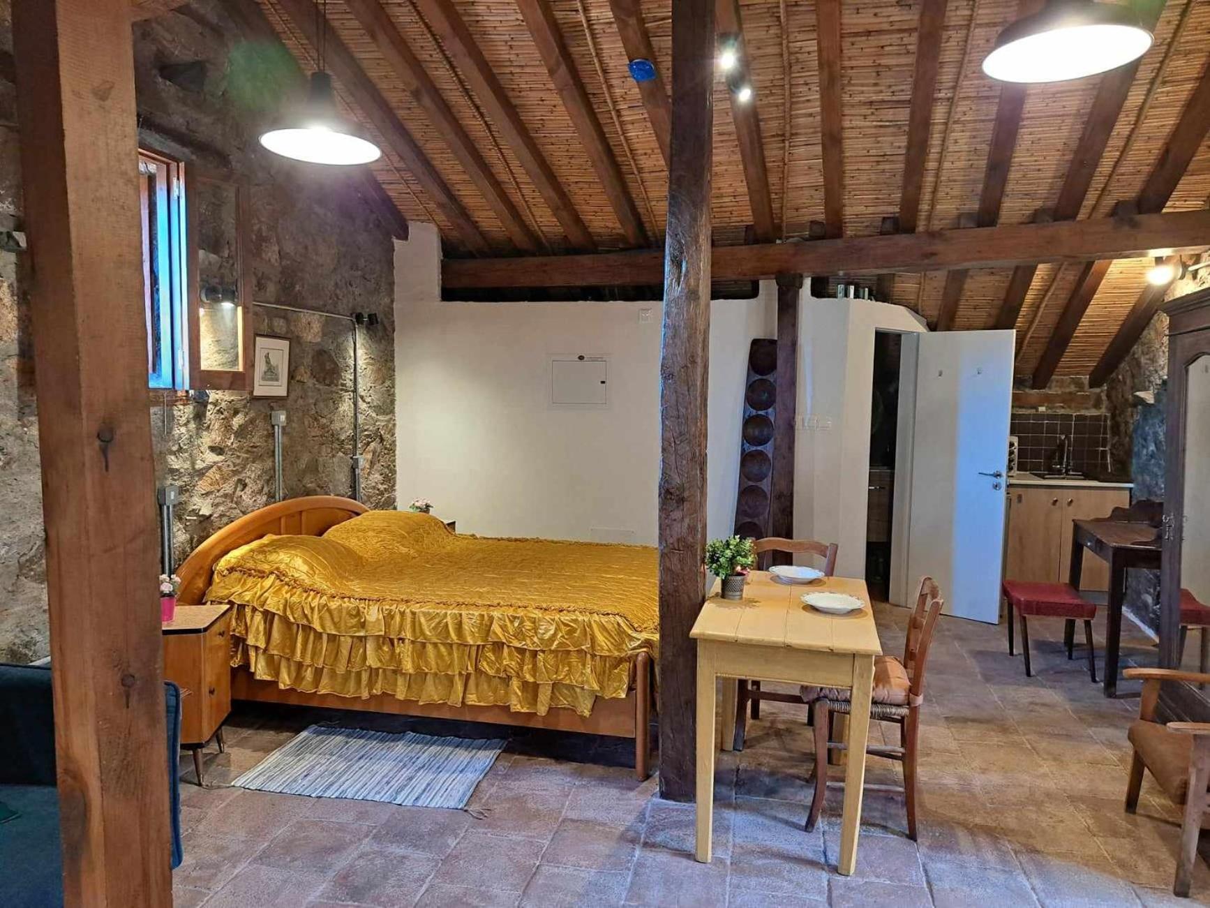 Country house Pitharia Askas